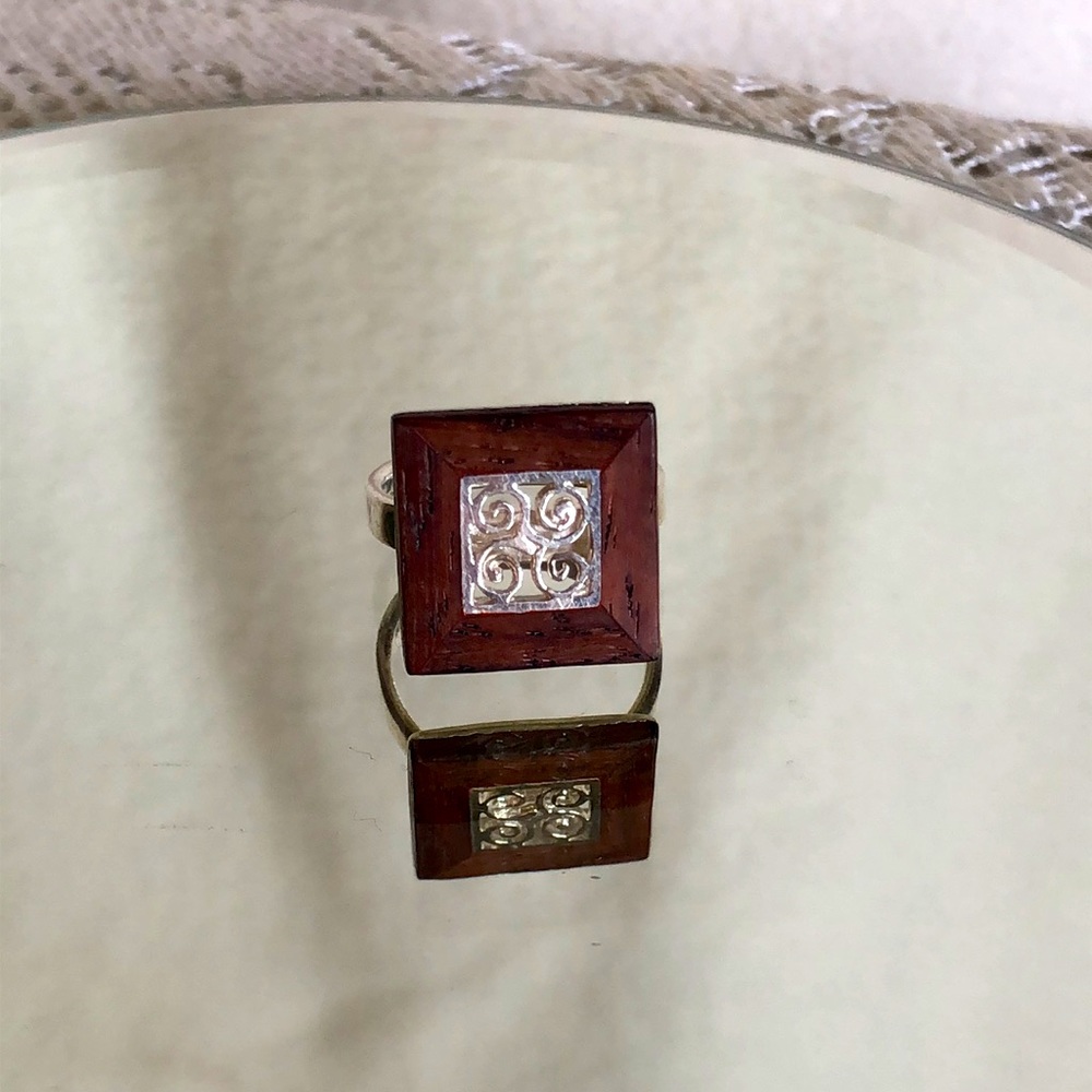 Unique Sterling Silver Ring, Square Wood Top Swirl Pattern in middle. Marked 925
